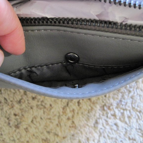 NWT Simply Vera Vera Wang gray wristlet - Picture 9 of 13